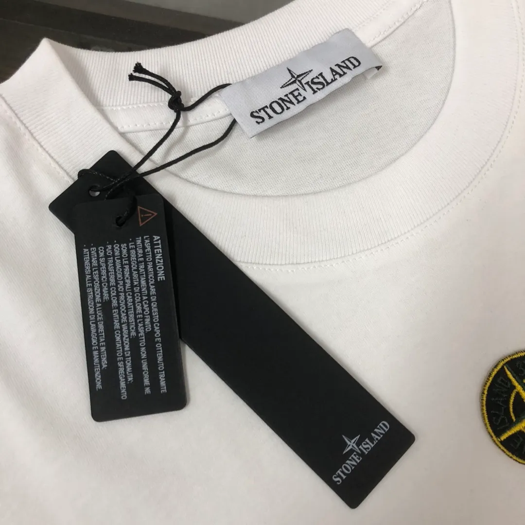 P150 🍃Stone Island 2025 latest T-shirt, couple style ~ original order, fashionable and casual short T-shirt, specially made of customized cotton fabric ~ 100% cotton T-shirt ~ pre-washed to prevent deformation and shrinkage problem, more comfortable and breathable on the body ~ All available from stock ~ unique design style, trendy must-have item, complete with three standards 👍 Color: black/white/dark gray/coffee Size: S M L XL (larger version, please state your height and weight when placing an order)